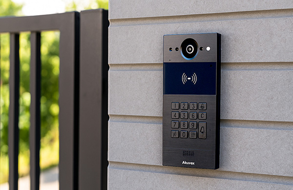 R20-L-DRK LTE wireless intercom for gate access