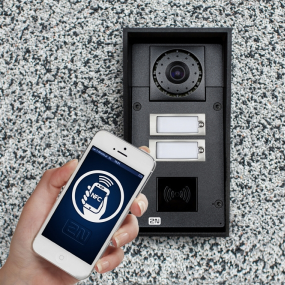 Contactless access control using mobile phone