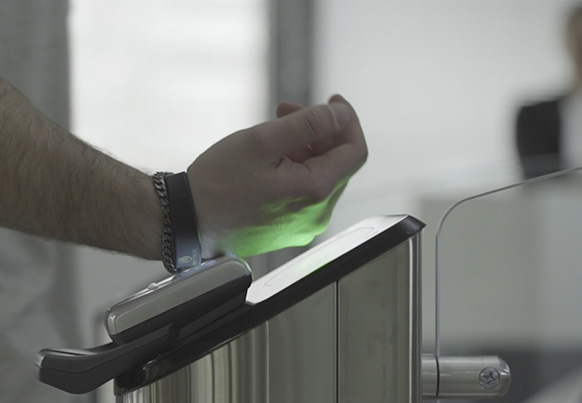 wearable scanning on a smart gate system