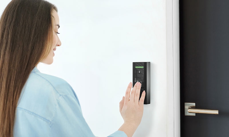 IP Access Unit M - mullion style reader, Touch keypad & RFID 125kHz, 13.56MHz, NFC, PICard (3m cable)
