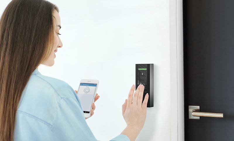 IP Access Unit M - mullion style reader, Touch keypad & RFID 125kHz, 13.56MHz, NFC, PICard (3m cable)