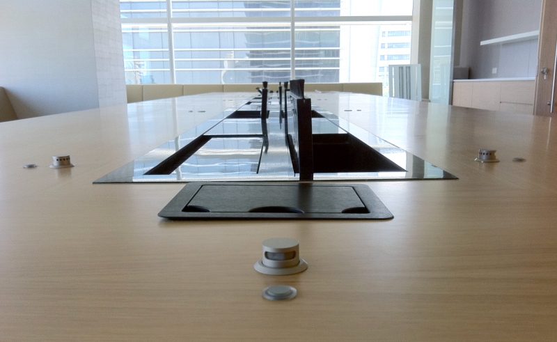 MOTORISED OMNI THROUGH DESK SATIN BLACK