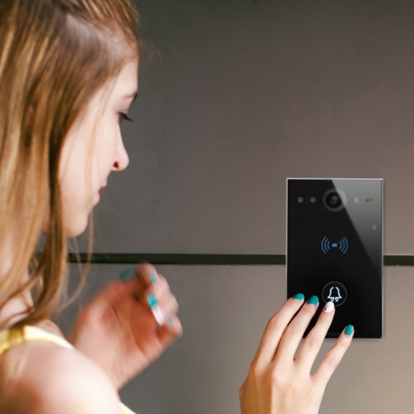 Compact IP Door Intercom with 1 Call Button (Video & Card reader), incl. Surface Mount Back Plate