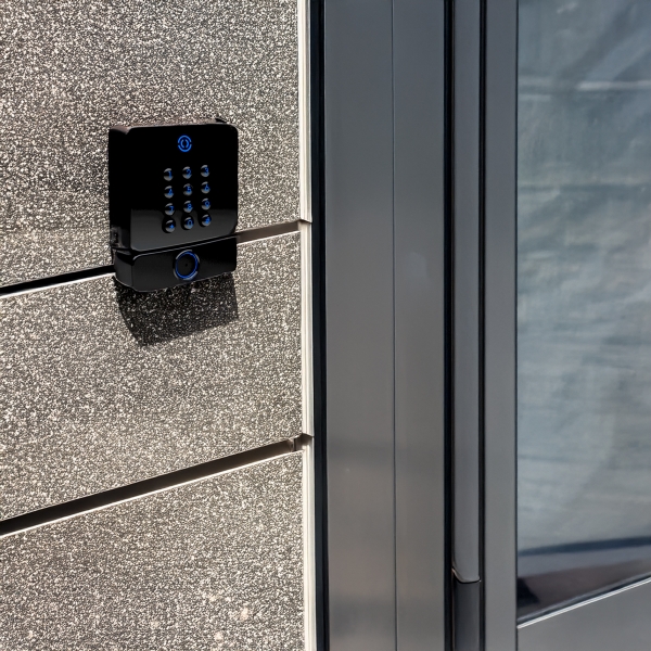 Dual Function QR Code and RFID and Illuminated Keypad - MIFARE DESFire / 125kHz