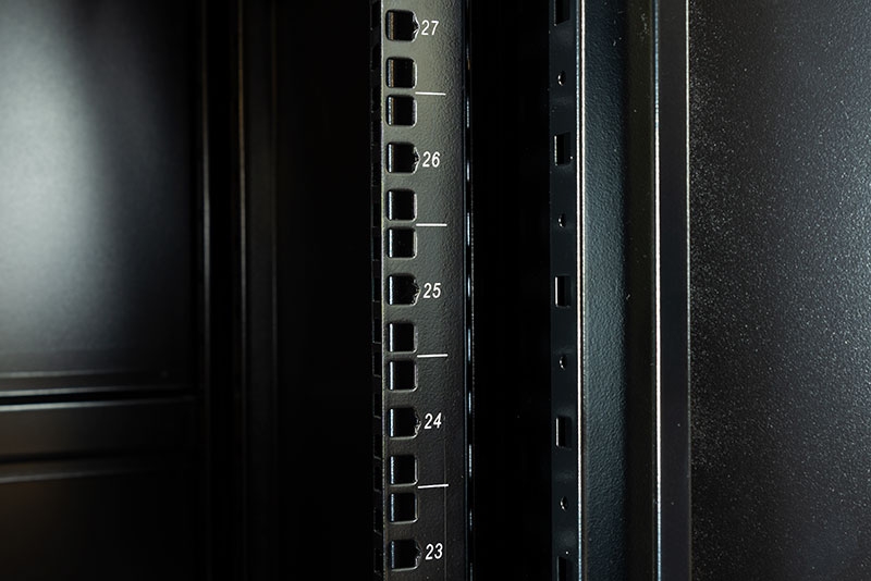 33U 19" Rack c/w Locking Glazed Door